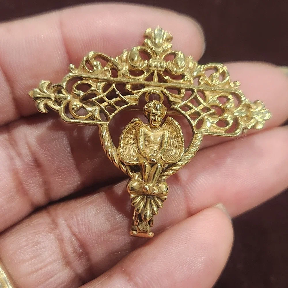 Vintage Gold Tone‎ Cherub Angel Filigree Brooch Pendant Enhancer Ornate Pin